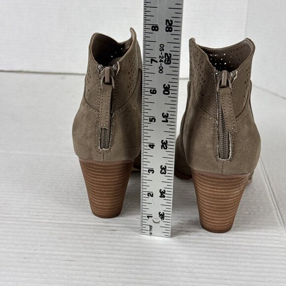 Violet & Red Jackson Women's 10 Lazer Cut Topline Bootie Taupe NWOB 9320 - Picture 6 of 15